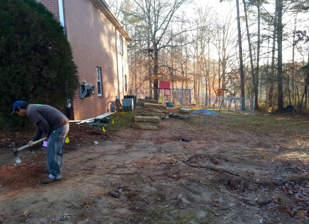 Side Yard Flagstone Stepping-Stone Path - Before