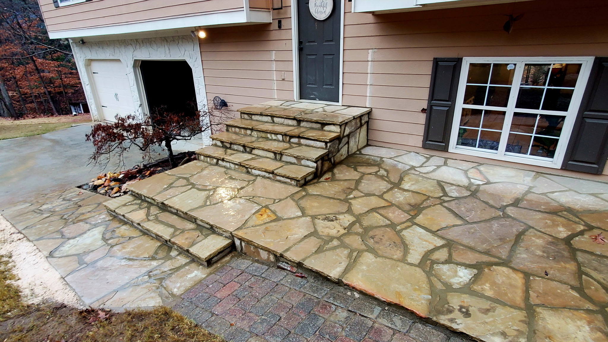 Flagstone patio with stone steps